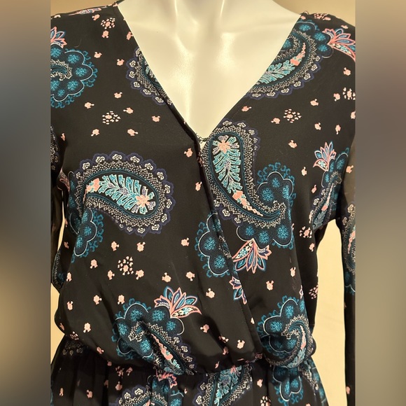 Express Black, Blues & Pinks Sheer Wrap Paisley Summer Romper Great Cond… - Picture 9 of 13